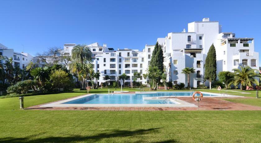 Jardines Del Puerto Apartment Marbella Exterior photo